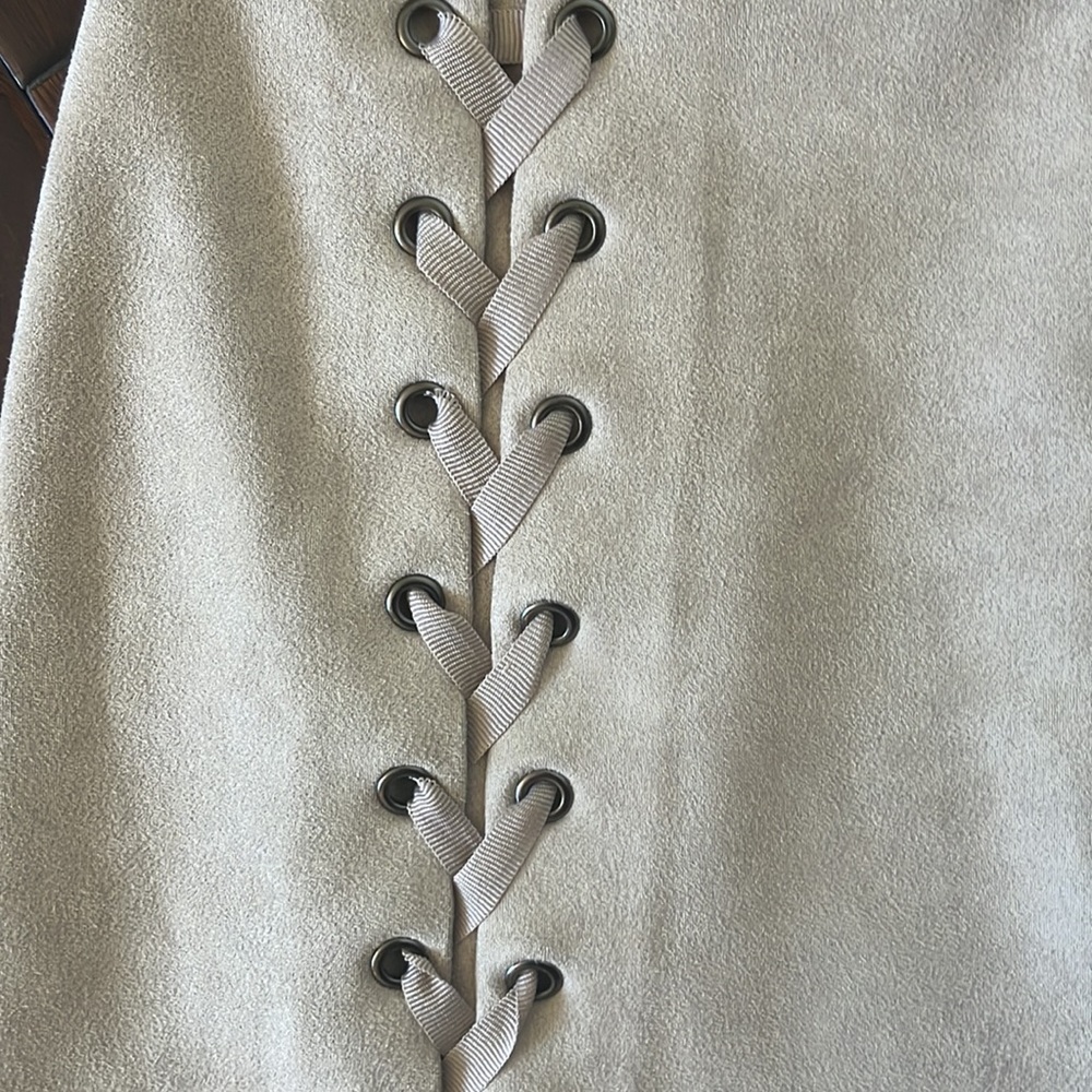 Beige suede skirt size small - Picture 2 of 3